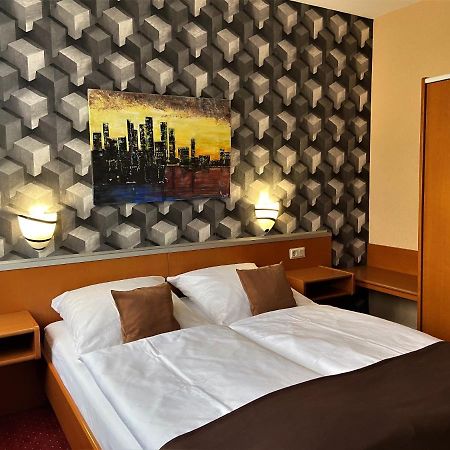 Hotel Stadt Hamburg Am Fluss Saarbrücken Zewnętrze zdjęcie