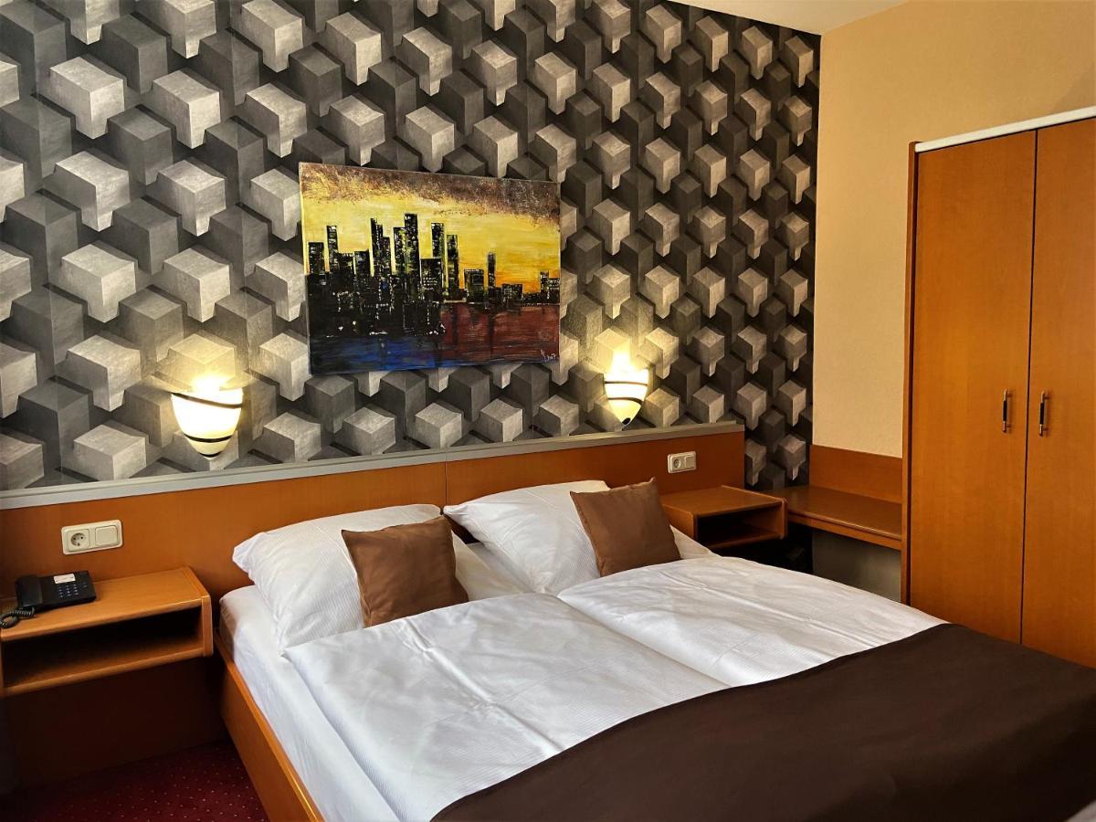 Hotel Stadt Hamburg Am Fluss Saarbrücken Zewnętrze zdjęcie
