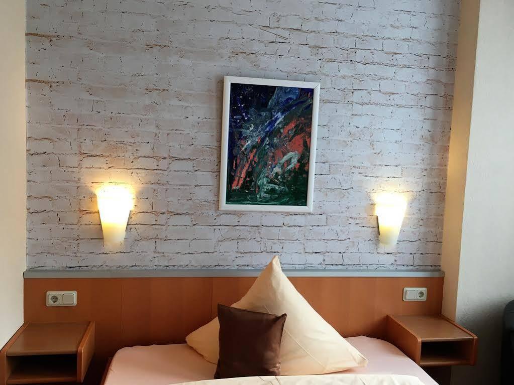 Hotel Stadt Hamburg Am Fluss Saarbrücken Zewnętrze zdjęcie