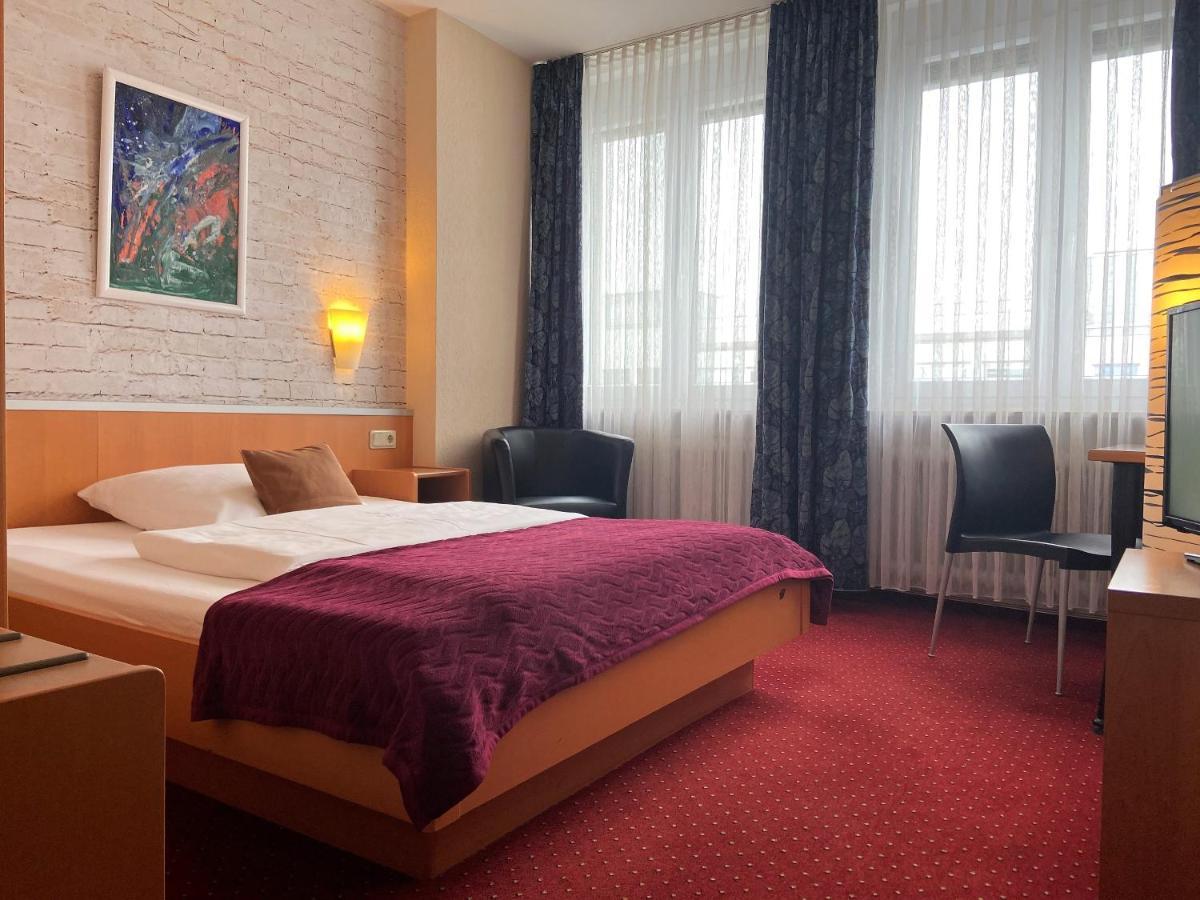 Hotel Stadt Hamburg Am Fluss Saarbrücken Zewnętrze zdjęcie