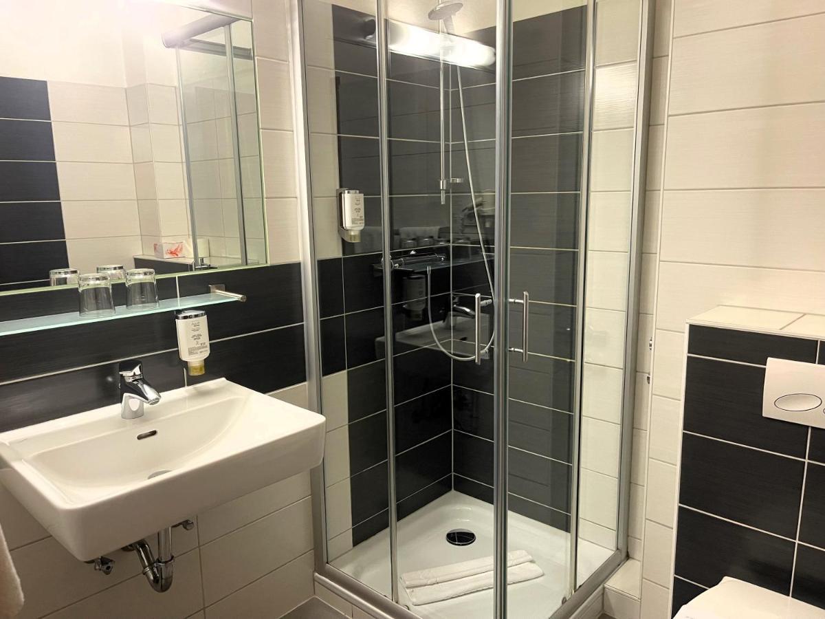 Hotel Stadt Hamburg Am Fluss Saarbrücken Zewnętrze zdjęcie