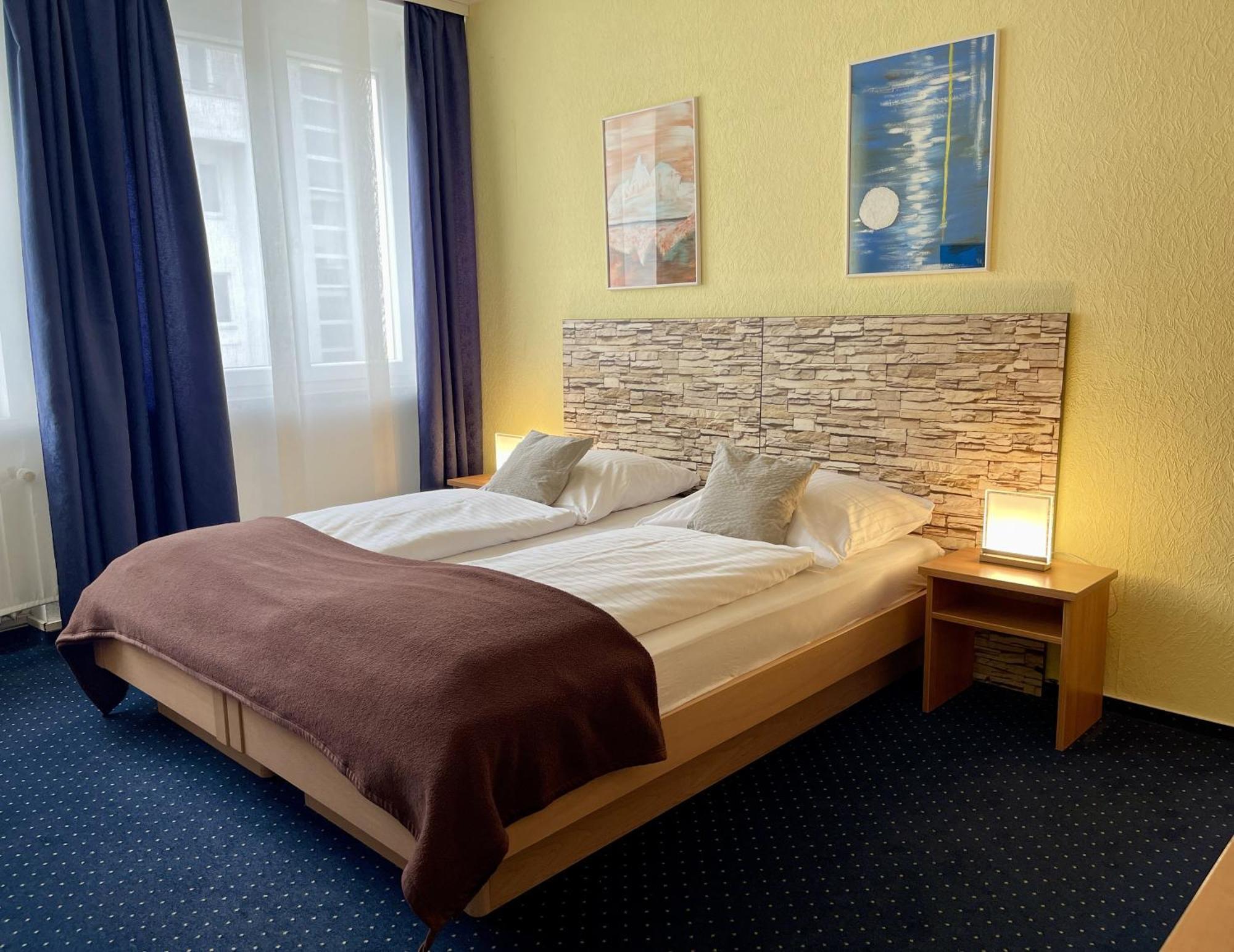Hotel Stadt Hamburg Am Fluss Saarbrücken Zewnętrze zdjęcie