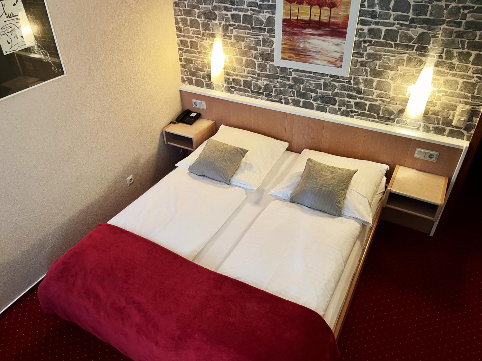 Hotel Stadt Hamburg Am Fluss Saarbrücken Zewnętrze zdjęcie