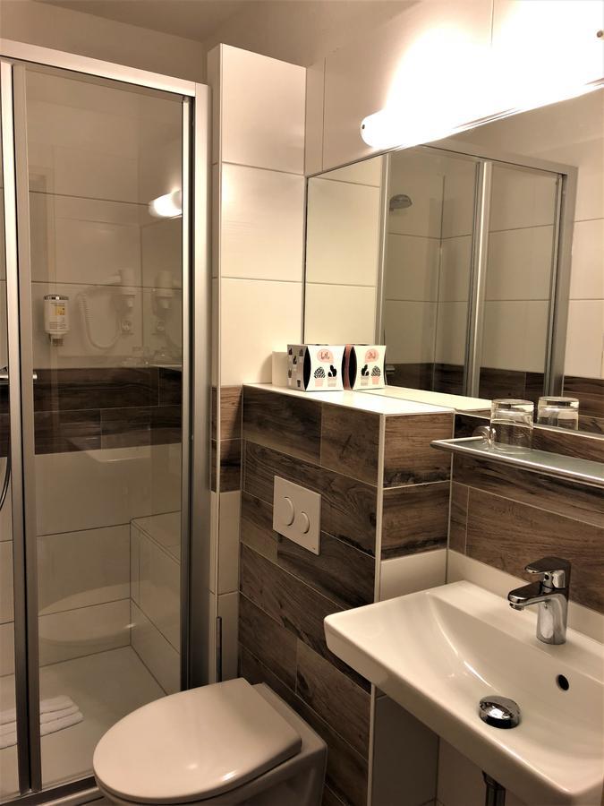Hotel Stadt Hamburg Am Fluss Saarbrücken Zewnętrze zdjęcie